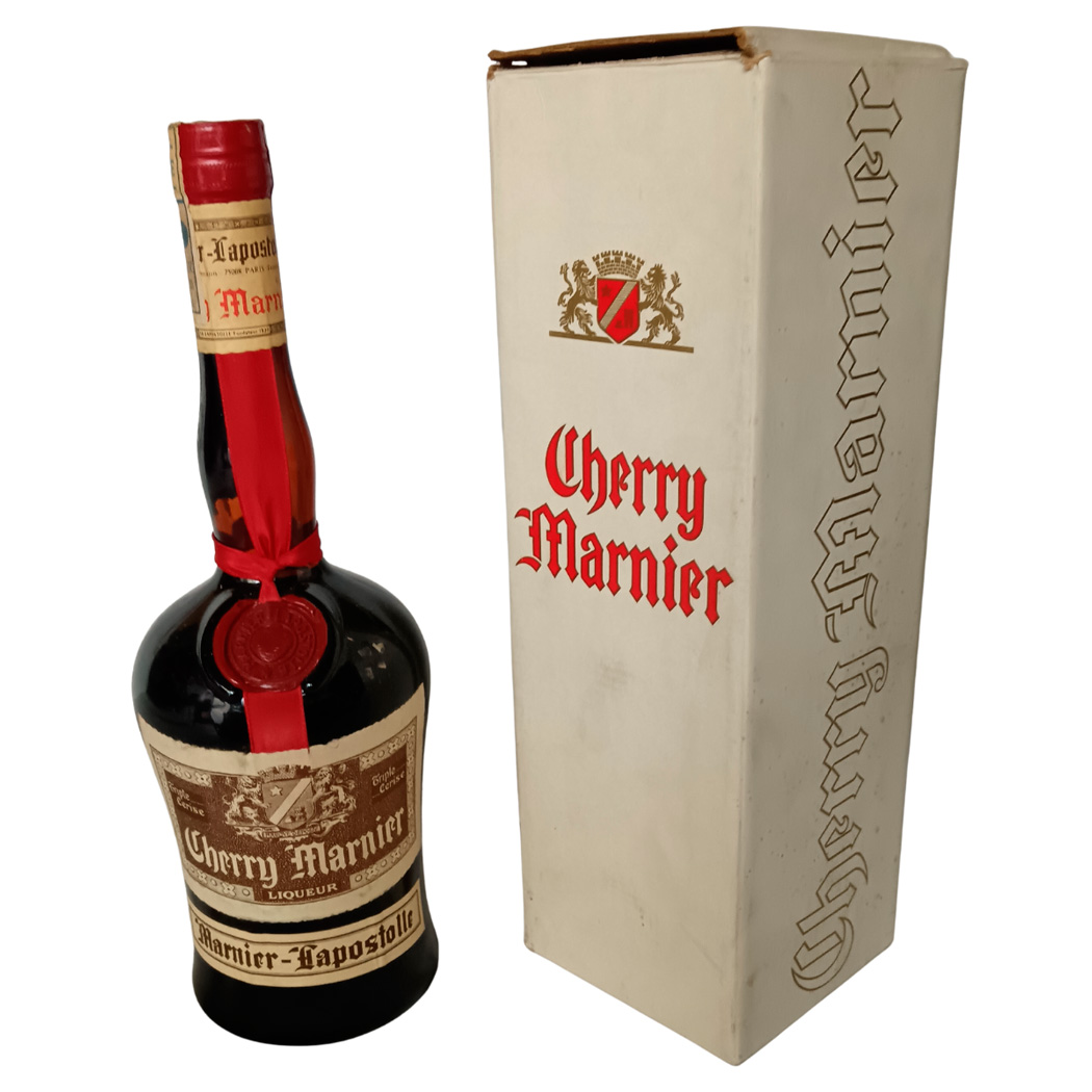 Cherry Marnier liqueur licor francés botella vintage con caja colección